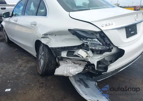 2015 Mercedes-Benz C 300 из США, поврежденный, VIN 55SWF4JB6FU087055